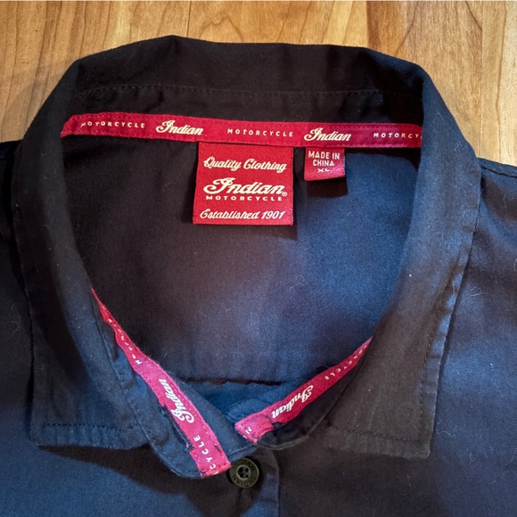 Indian Motorcycle Black & Red Short Sleeve Button-Up Shirt Women’s Size XL - Picture 3 of 8